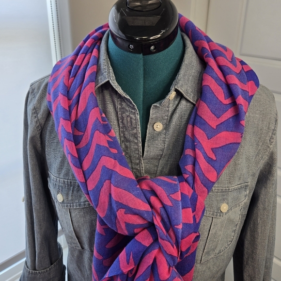 LILLY PULITZER I GOT LUCKY POP PINK SILK CASHMERE SCARF FRINGE ENDS WOMEN OS - Picture 3 of 13